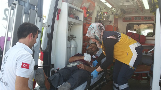 Aksaray'da baba ve oğlu bıçakla yaralandı