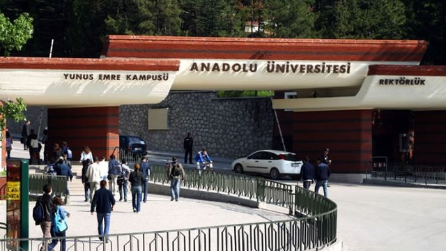 Anadolu Üniversitesinde 21 akademisyen görevden alındı