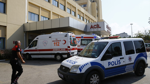 Antalya'da askeri aracın geçişi sırasında patlama