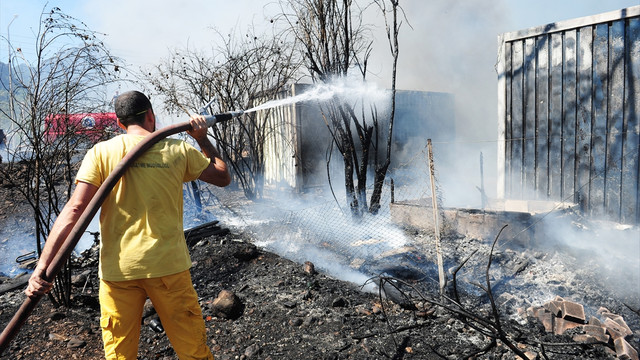 Antalya'da makilik alanda yangın