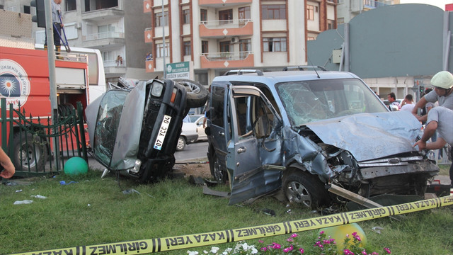 Antalya'da trafik kazası: 1 ölü, 3 yaralı
