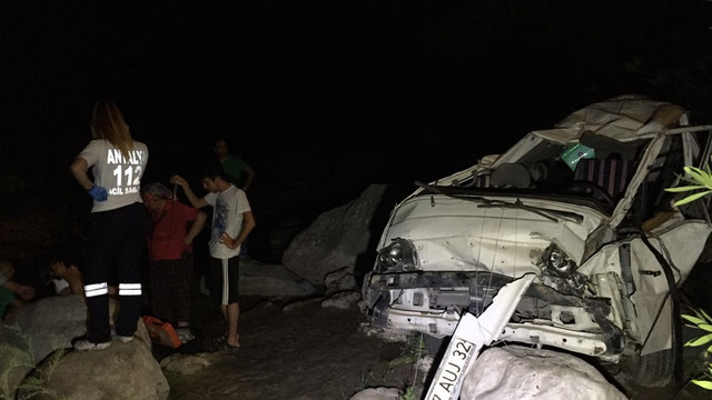 Antalya'da trafik kazası: 2 ölü, 9 yaralı