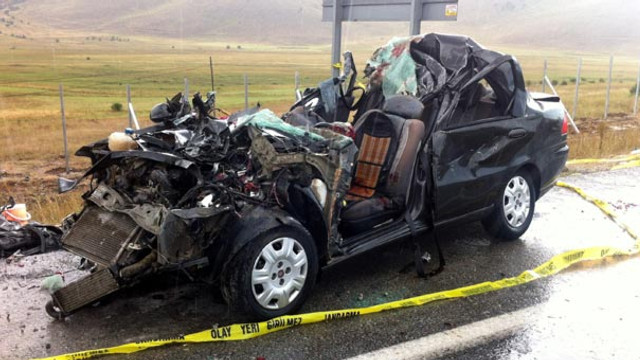 Erzincanda yaşanan trafik kazasında 4 kişi hayatını kaybetti