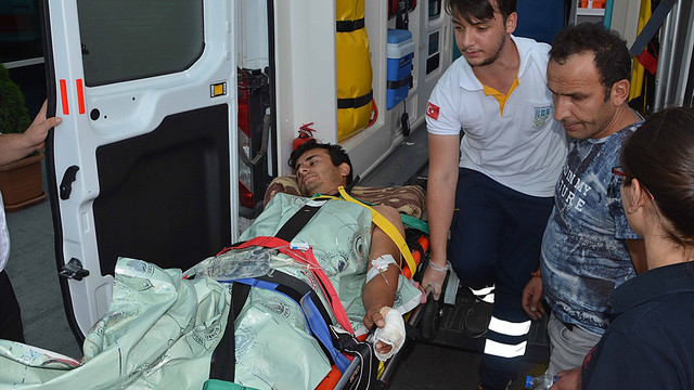 Balığa giderken ayı saldırısına uğradılar