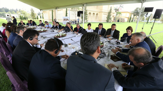 Başbakan Yıldırım yabancı medya temsilcileriyle buluştu