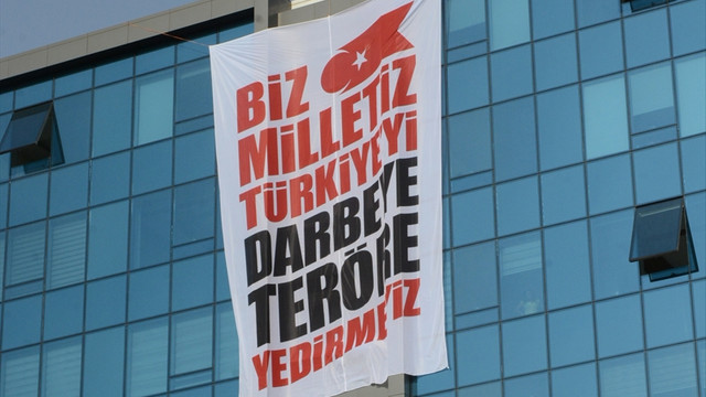 Batman'da darbe ve teröre afişli tepki