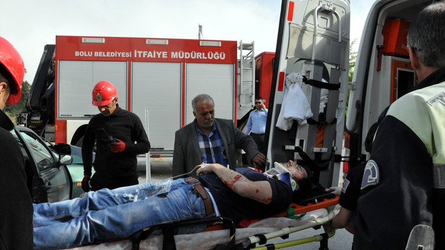 Bolu'da otobüsle otomobil çarpıştı: 5 yaralı