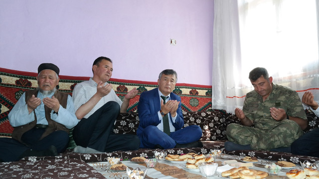 Büyükelçi Dzhunusov'dan Kırgız Türklerine ziyaret