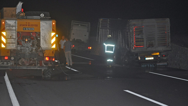 Çanakkalede lastikleri alev alan tır yandı!