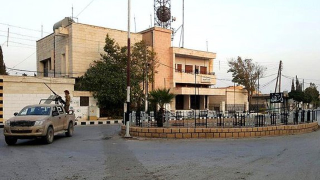 Sürekli kafa keserek idam ediyorlardı