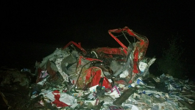 Çorum'da kitap yüklü kamyon devrildi: 2 ölü, 2 yaralı