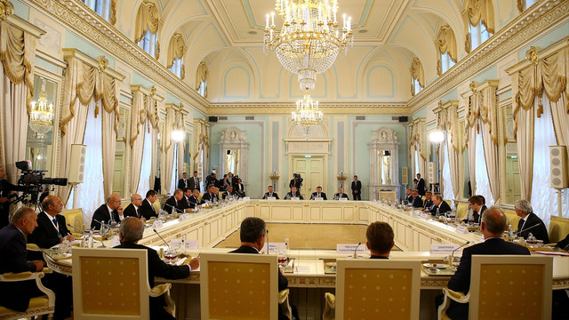 Cumhurbaşkanı Erdoğan, Türk ve Rus iş adamlarına hitabında, Fetullahçı Terör Örgütü'nün ve arkasındaki güçlerin, ülkelerimiz arasındaki ilişkilere de kastettikleri bugün çok daha iyi anlaşılıyor. dedi.