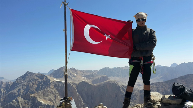 Demirkazık zirvesinde demokrasi nöbeti