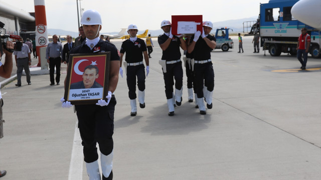 Demokrasi şehidi genç, son yolculuğuna uğurlanıyor