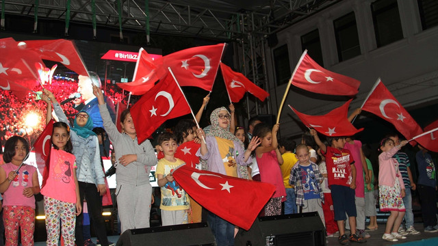 Demokrasi ve Şehitler Mitingi'ne doğru