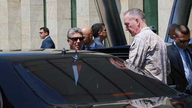 Joseph Dunford darbecilerin bombaladığı Mecliste