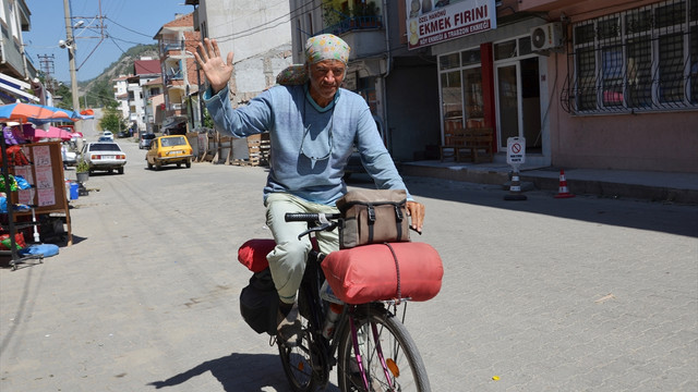 Dünya barışı için pedal çeviriyor