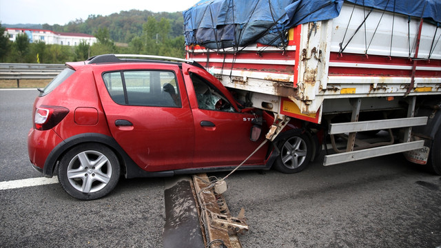 Düzce'de trafik kazaları: 1 ölü, 3 yaralı