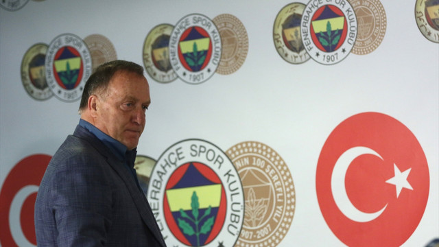 Fenerbahçe, Advocaat'la sözleşme imzaladı