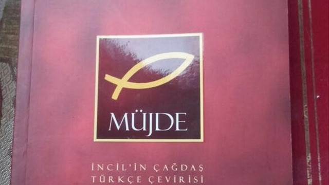 FETÖ bölge imamının evinde İncil bulundu