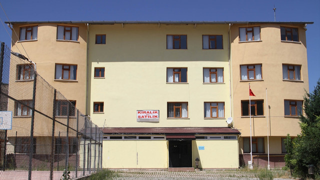 FETÖ'ye ait yurdu eski futbolcuya satmışlar