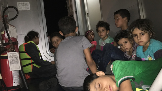 Fiber teknede mahsur kalan sığınmacılar kurtarıldı