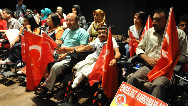 Gaziantepli engelliler FETÖ'nün darbe girişimini protesto etti