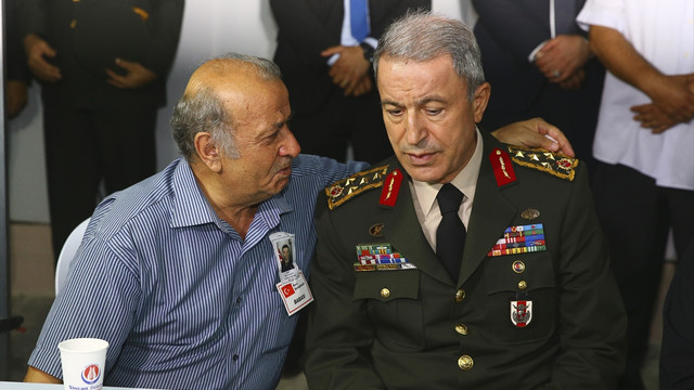 Genelkurmay Başkanı Akar'dan şehit ailesine ziyaret