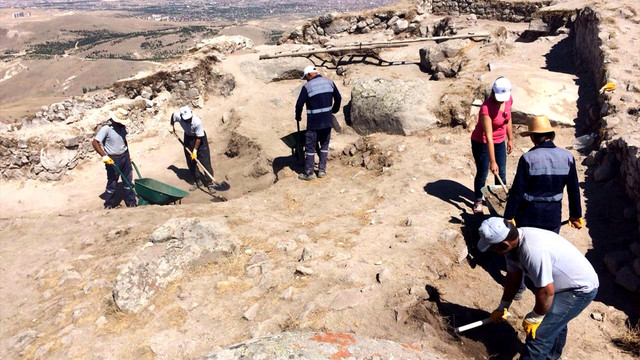 Gevale Kalesi'nde tarihe yolculuk