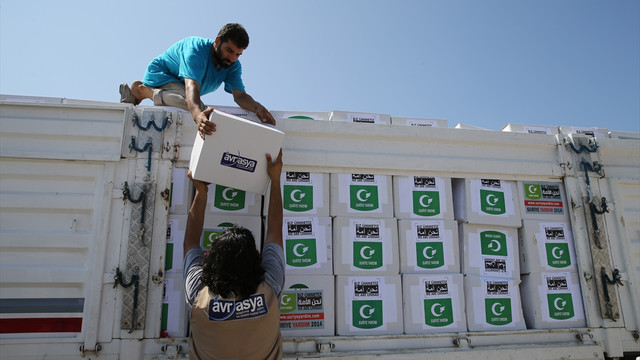 Halep'e gıda malzemeleri gönderildi