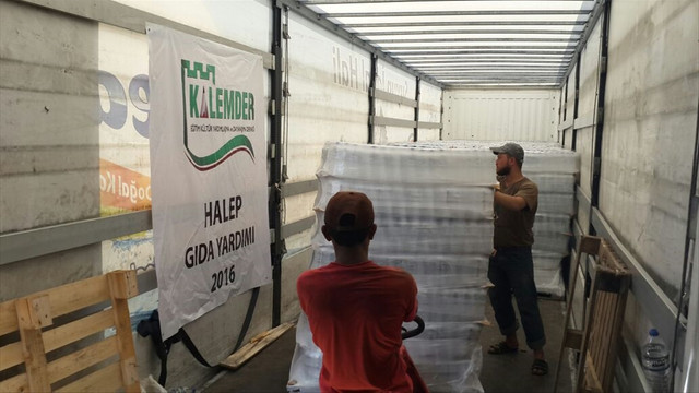 Halep'e gıda ve kıyafet yardımı