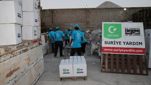 Biz Ümmetiz Platformu ve Avrasya Vakfı Halepe gıda yardımı yaptı
