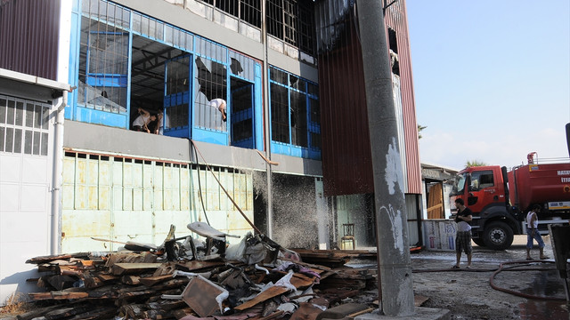 Hatay'da işyeri yangını