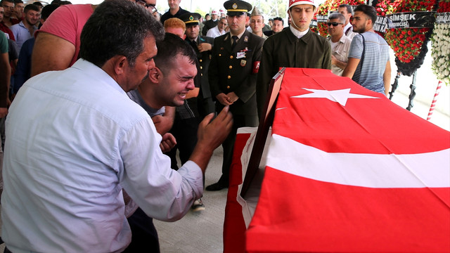 Hayatını kaybeden asker toprağa verildi