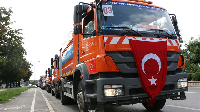 İBB yardım ekipleri Makedonyalılara yardım etti