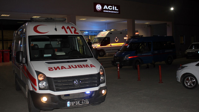 Iğdır'da askeri araçla minibüs çarpıştı: 2'si asker 5 yaralı