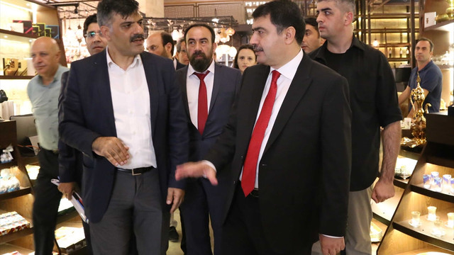 İstanbul Valisi Şahin, Kapalıçarşı esnafını ziyaret etti