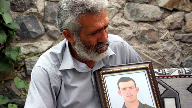 İzin gününde şehitliğe koştu