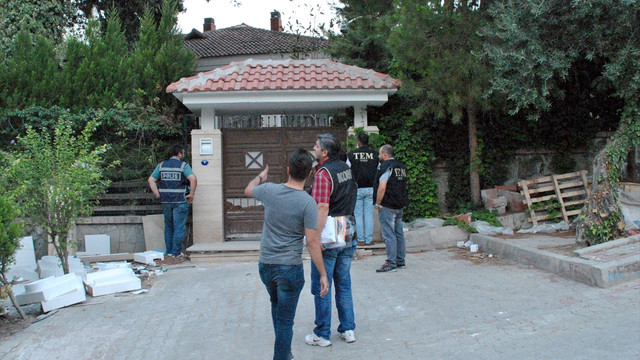 İzmir'de FETÖ/PDY operasyonu