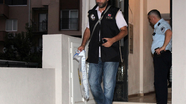 İzmir'de FETÖ/PDY operasyonu