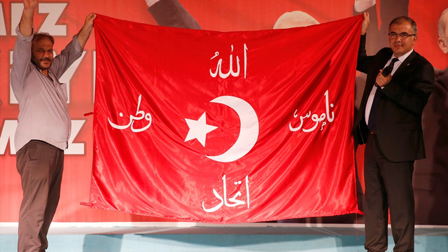 İzmir'den Cumhurbaşkanı Erdoğan'a gönderilen sancağın hikayesi