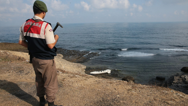 Kandıra sahilinde boru şeklinde cisim bulundu