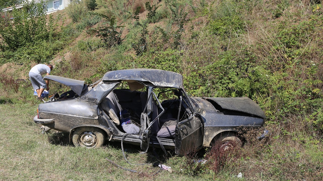 Kastamonu'da otomobil şarampole devrildi: 6 yaralı