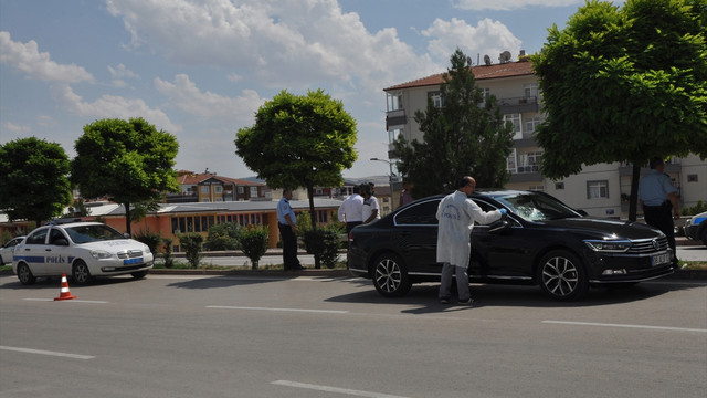 Kazayı fırsat bilip sürücünün 10 bin lirasını çaldı
