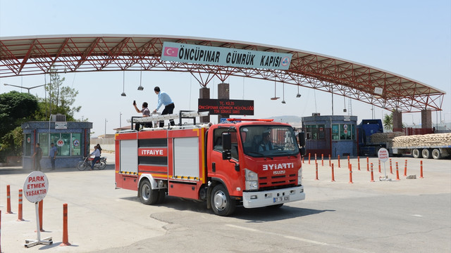 Kilis’te Suriye sınır hattında yangın