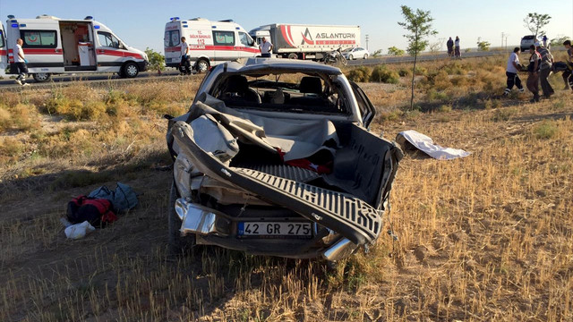 Konya'da kamyonet devrildi: 3 ölü, 1 yaralı