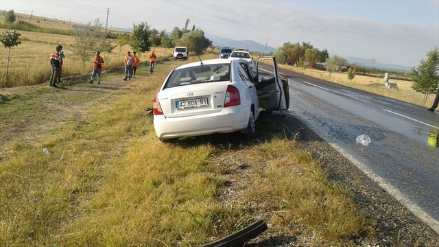 Konya'da otomobille hafif ticari araç çarpıştı: 13 yaralı