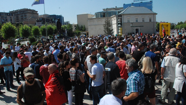 Kosova'da sınır antlaşması protesto edildi
