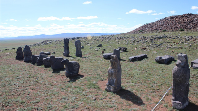 Moğolistan’da arkeolojik kazılarda eski Türklerin taş heykelleri bulundu