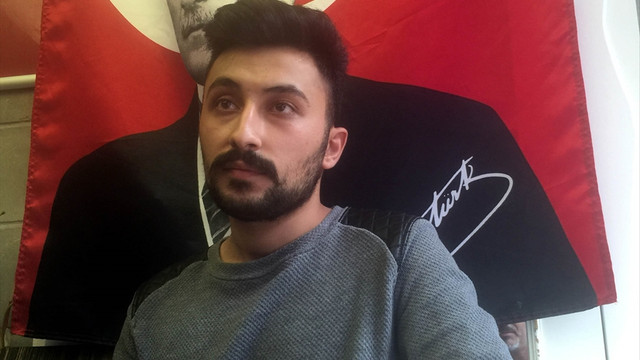 Odamda hala uçak posterleri duruyor